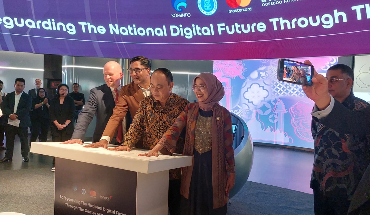 Indosat Ooredoo Hutchison dan Mastercard menandatangani MoU untuk berkolaborasi meningkatkan keamanan siber di bidang ekonomi digital.