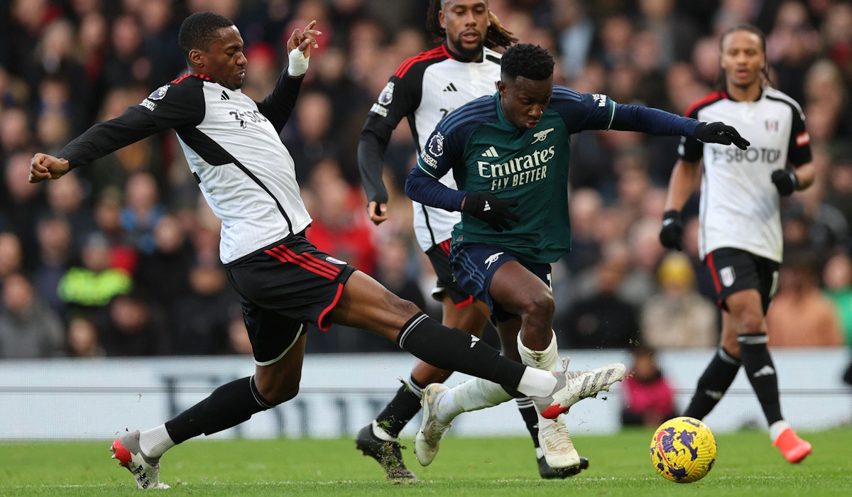 Striker Arsenal Eddie Nketiah (tengah) saat melawan Fulham 
