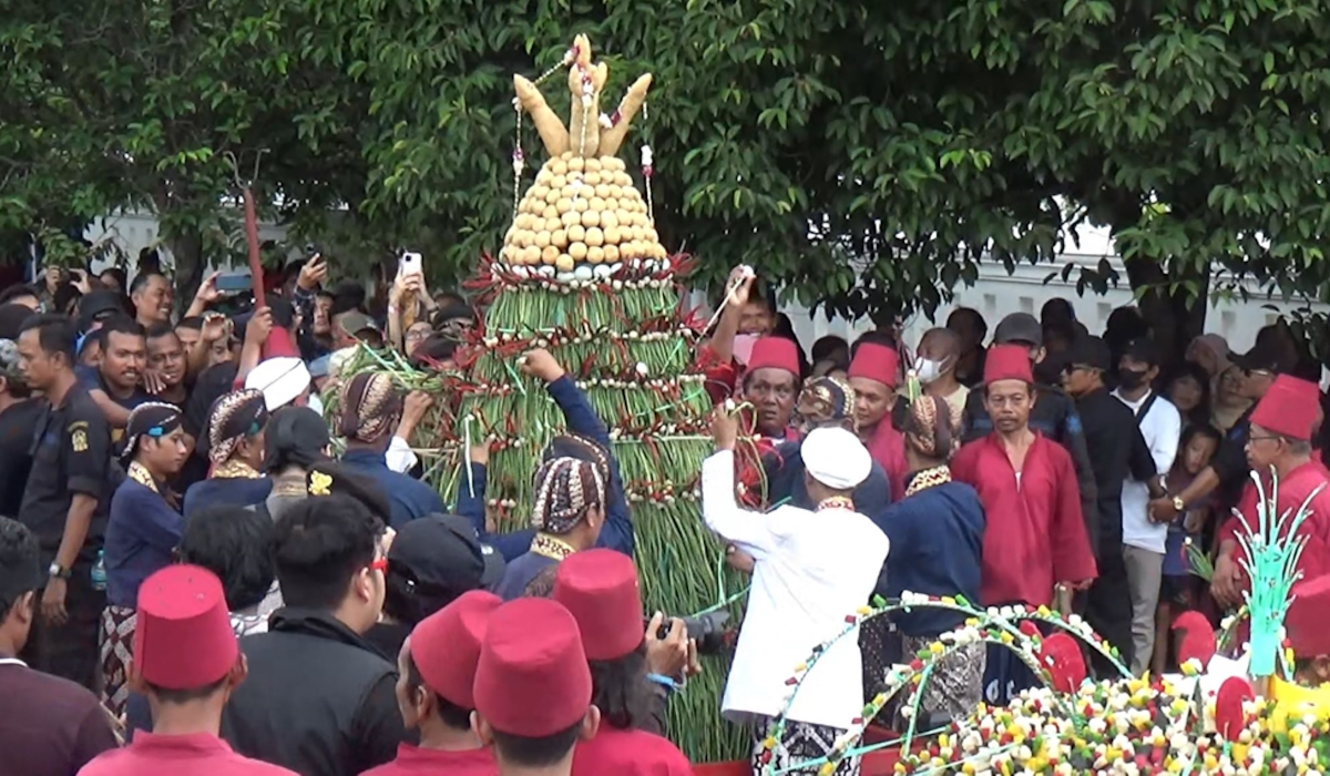 Grebeg Sawal Yogyakarta: 1 Sawal 1957 Jawa atau yang berteparan dengan tanggal 11 April 2024,