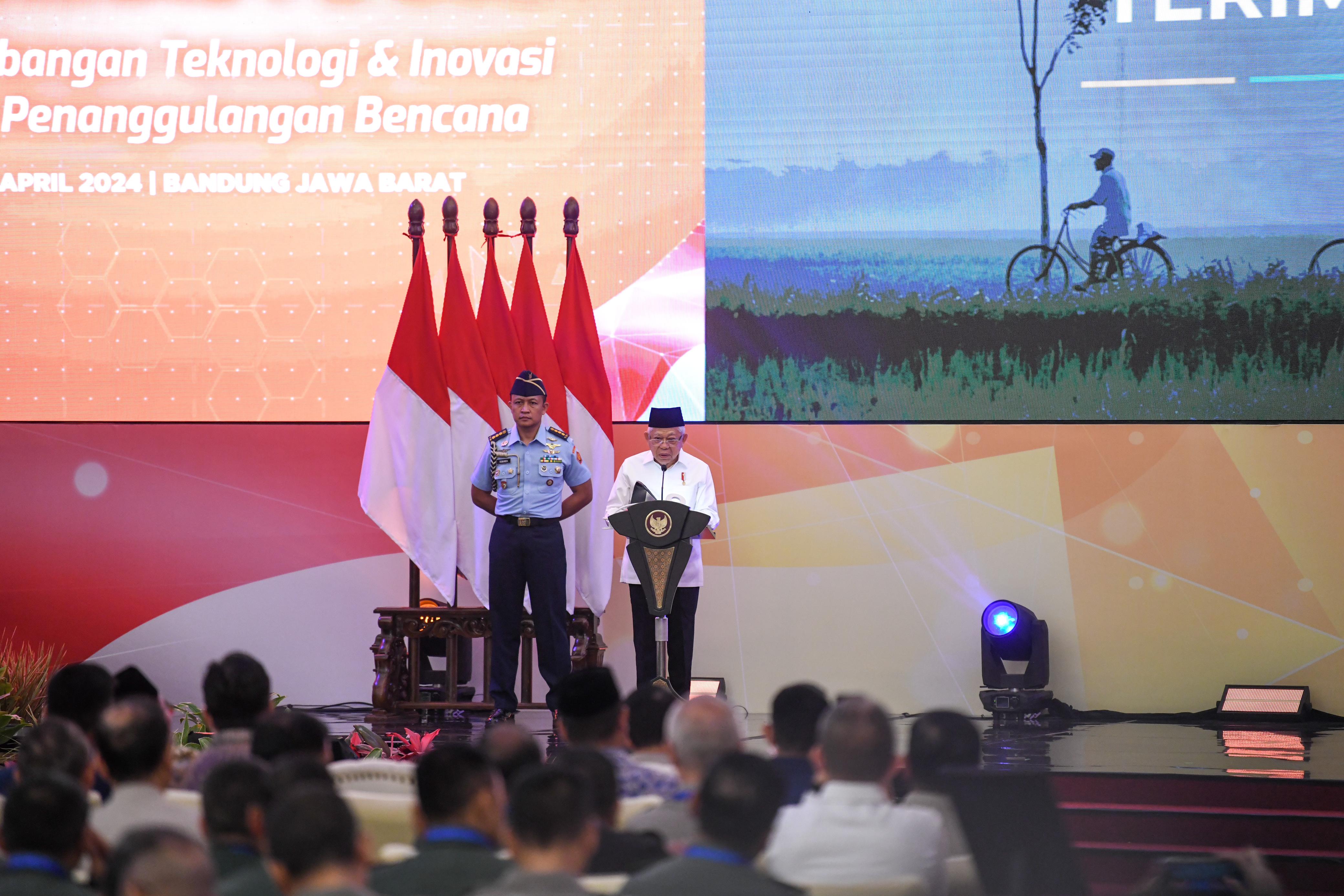 Wakil Presiden Ma'ruf Amin saat membuka t Rapat Koordinasi Penanggulangan Bencana 2024, di Bandung, Rabu (24/4).