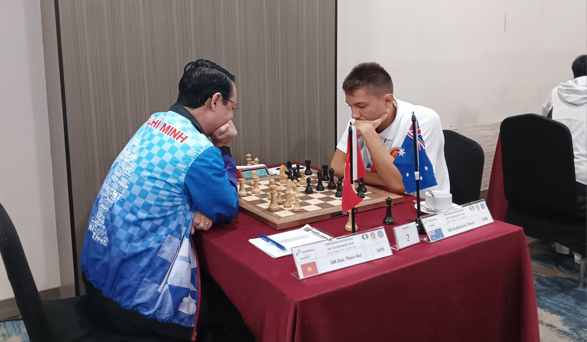 Pecatur Australia Temur Kuybokarov (kanan) melawan pecatur Vietnam Dao Thien Hai 