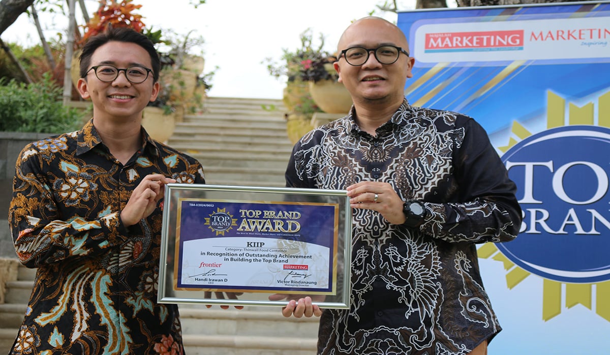 KIIP Food Thinwall Packaging meraih penghargaan Top Brand 2024 yang diberikan oleh Majalah Marketing dan Frontier.
