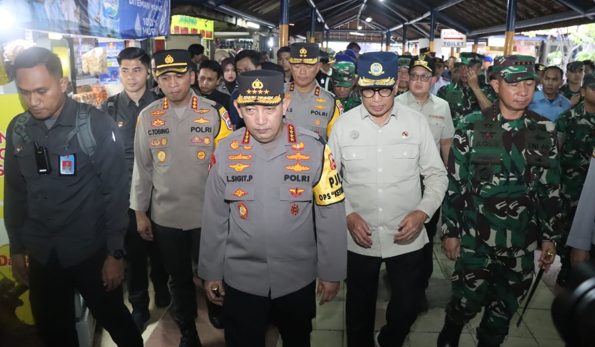 Kapolri, Panglima TNI, dan Menhub Tinjau Kesiapan Layanan Mudik Terminal Purabaya 