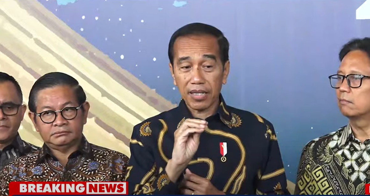 Presiden Joko Widodo hanya mengucapkan terima kasih ketika dibilang bukan lagi kader PDI Perjuangan.