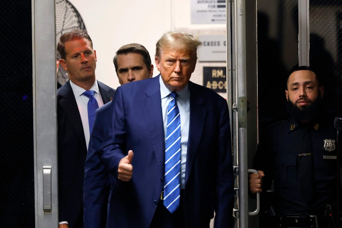 Dalam persidangan, seorang hakim memperingatkan Donald Trump terhadap intimidasi terhadap juri