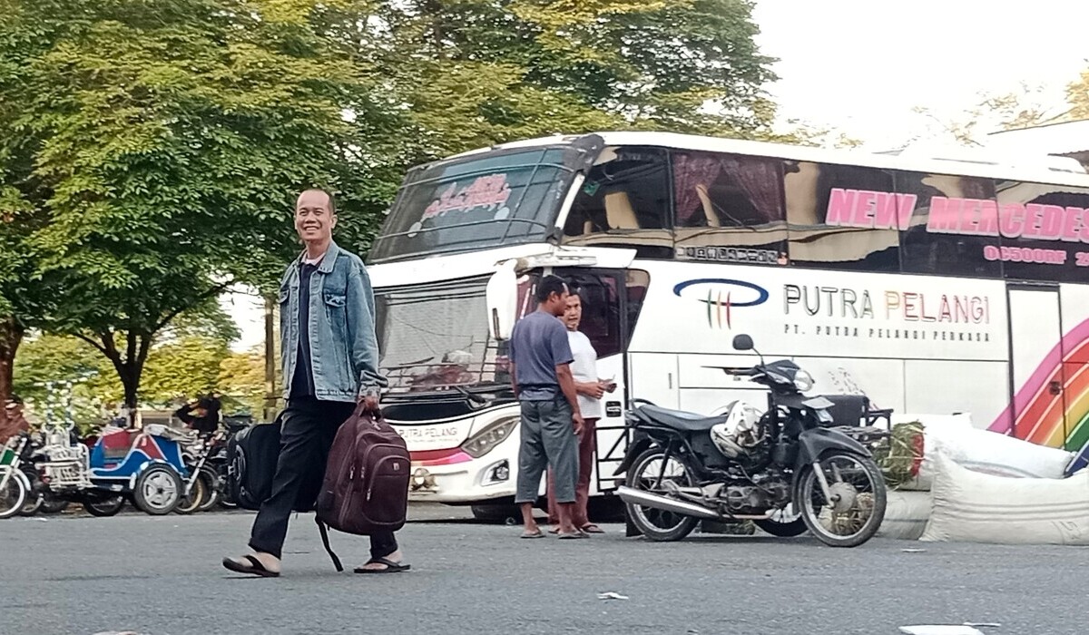 Bus di terminal tipe B, Aceh.