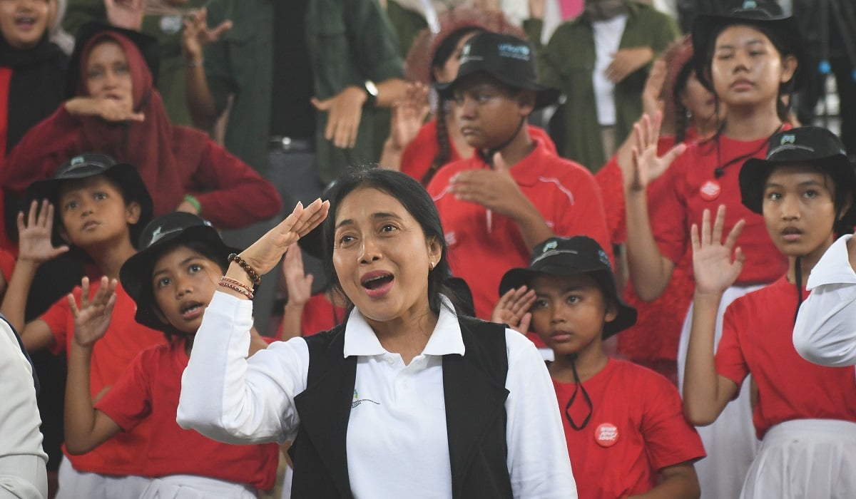 Menteri Pemberdayaan Perempuan dan Perlindungan Anak (PPPA) Bintang Puspayoga (tengah) 