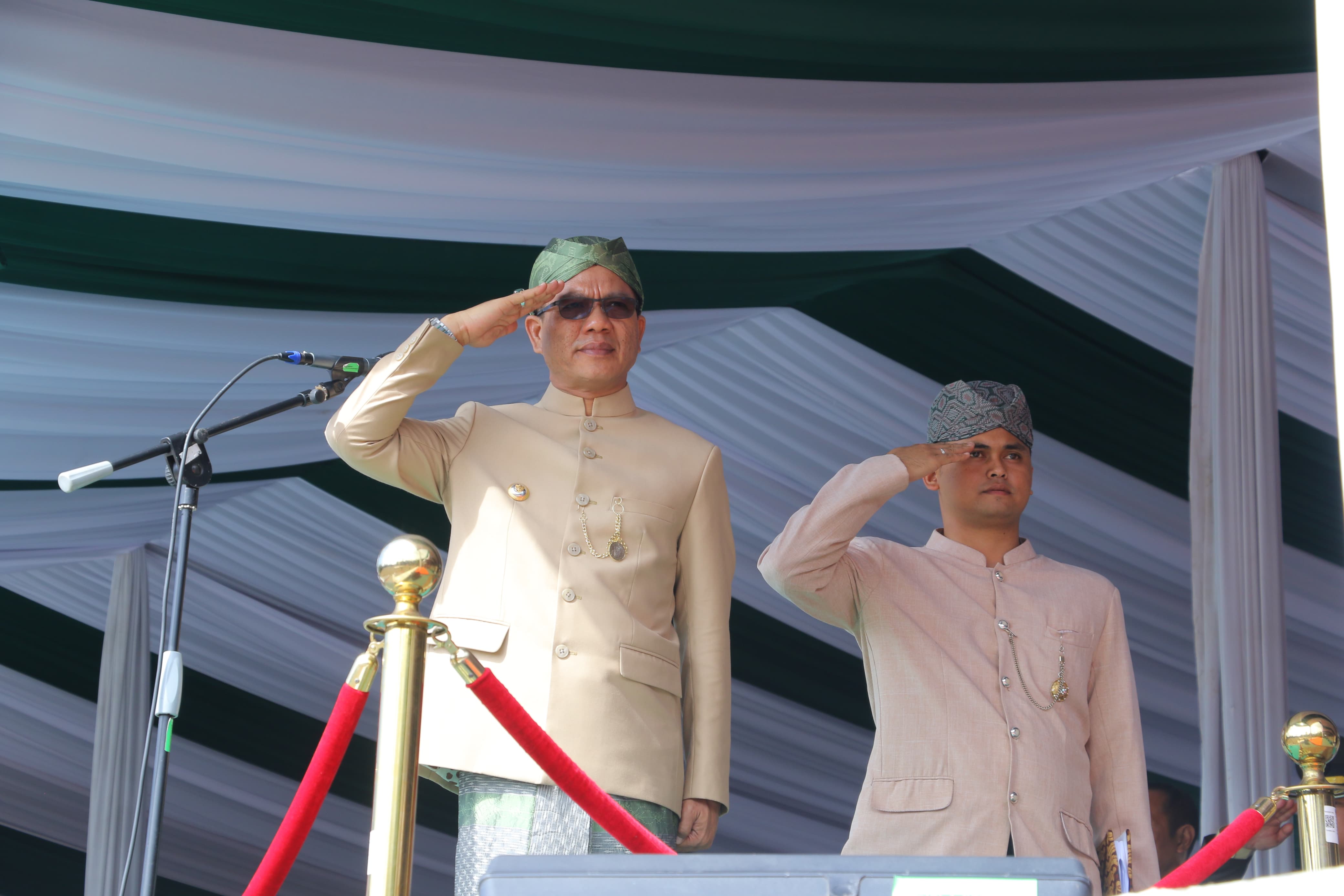 Bupati Bandung Dadang Supriatna memimpin upacara peringatan HUT Kabupaten Bandung