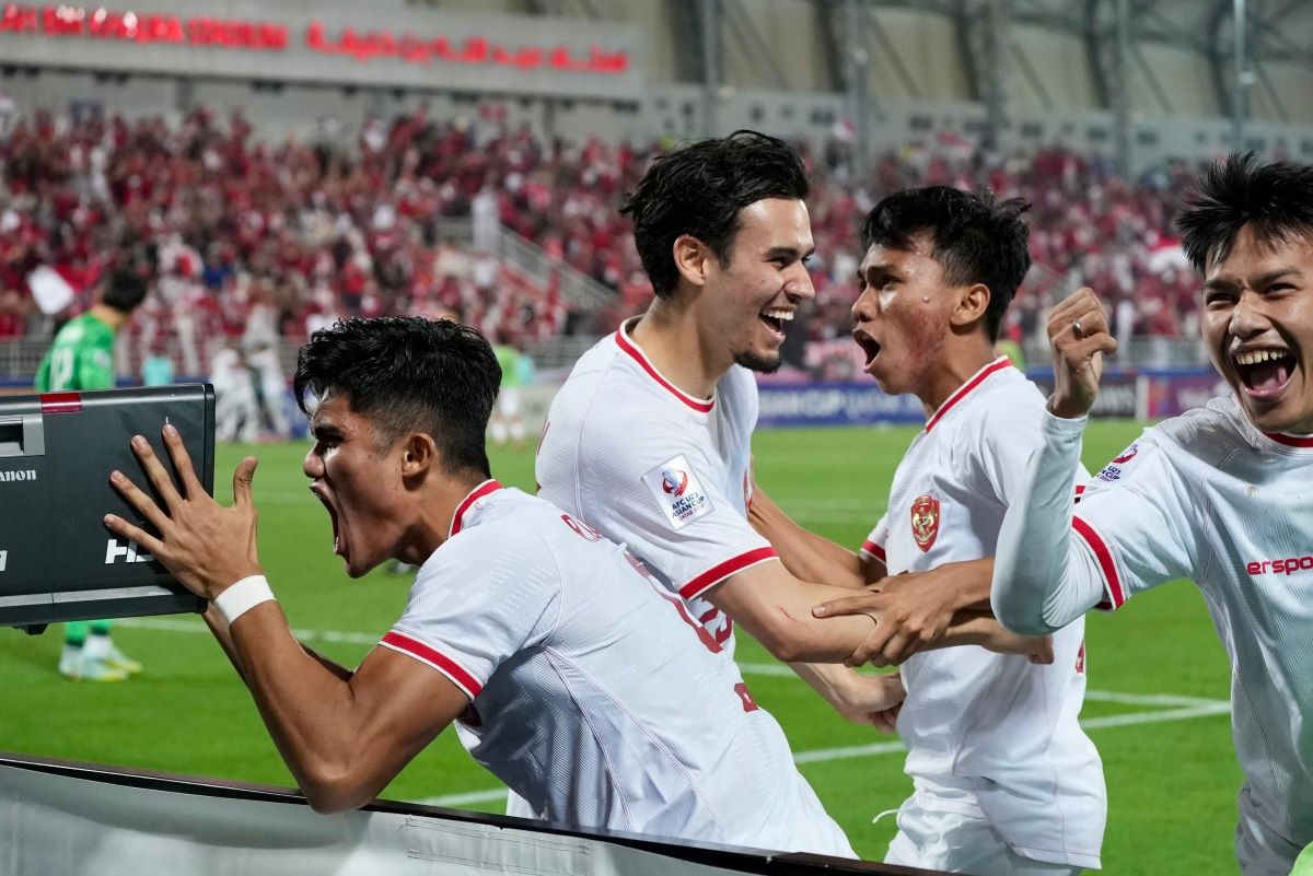 Para pemain tim U-23 Indonesia merayakan kemenangan atas Korea Selatan.