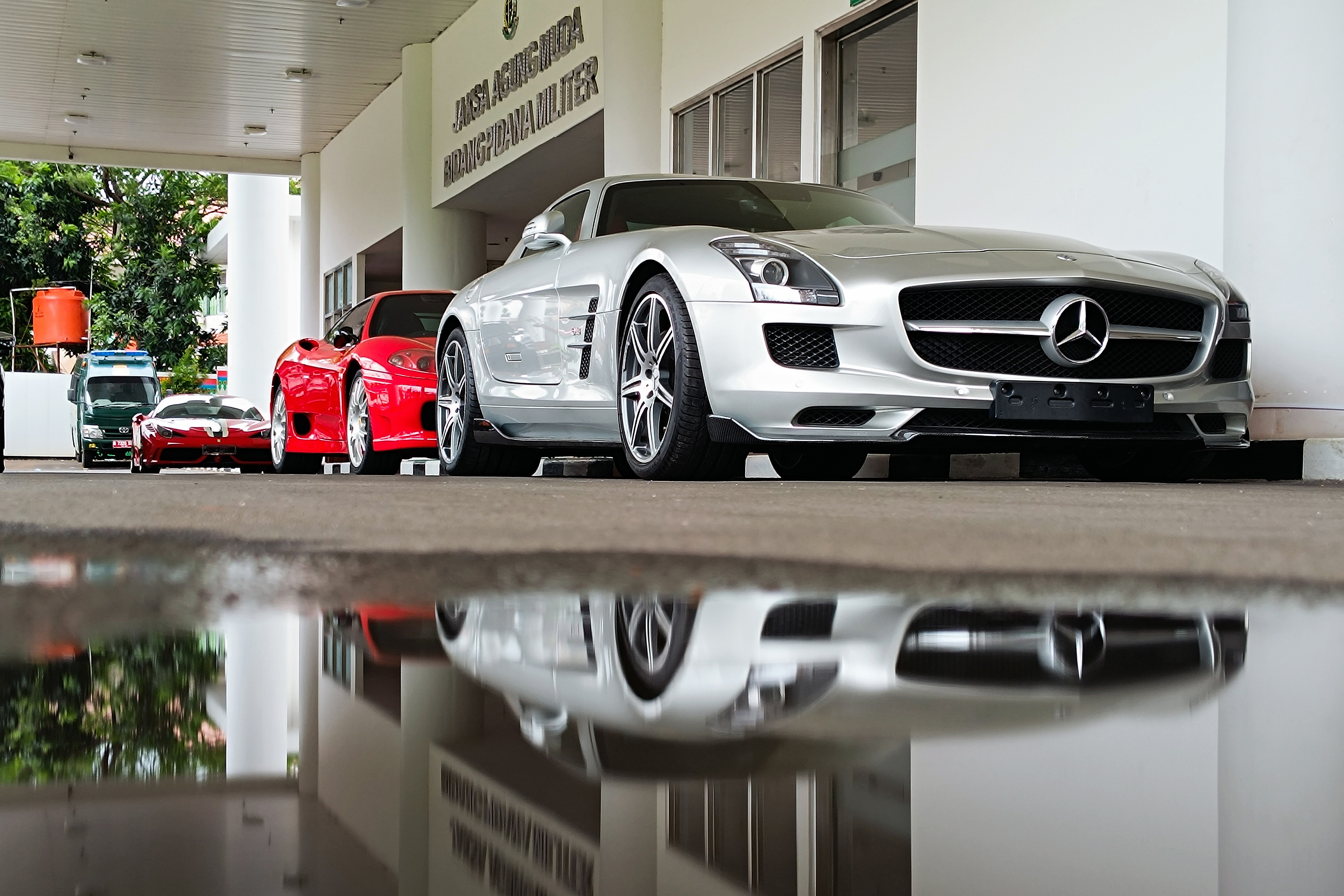 Tiga kendaraan supercar milik tersangka pengusaha Harvey Moeis 