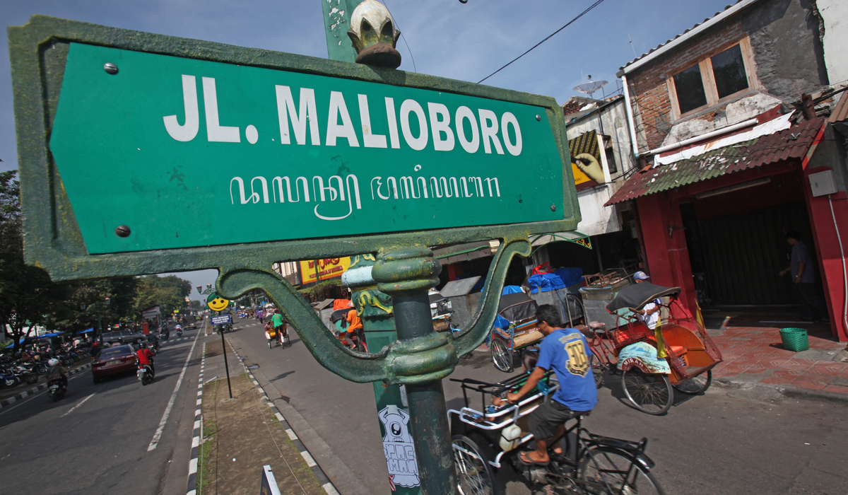 Jalan Malioboro, salah satu kawasan paling populer di Yogyakarta.