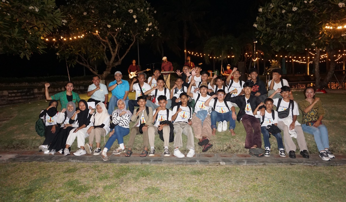 Safari Ramadan dengan mengajak anak-anak yatim piatu untuk melakukan perjalanan wisata ke Bali