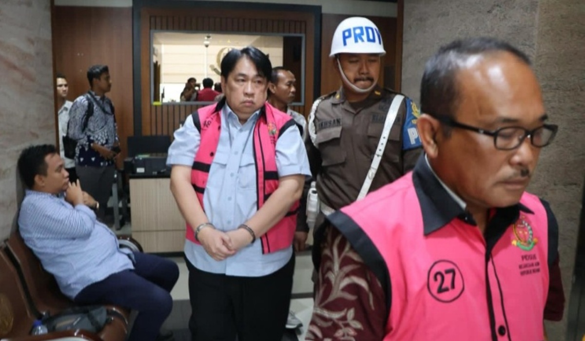 Mantan dirut Pt timah dan empat lainya di tetapkan tersangka dugaan korupsi tata niaga komuditas timah.