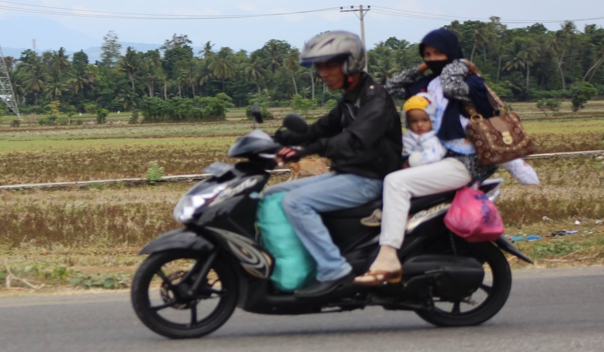 Mudik bawa bayi di motor