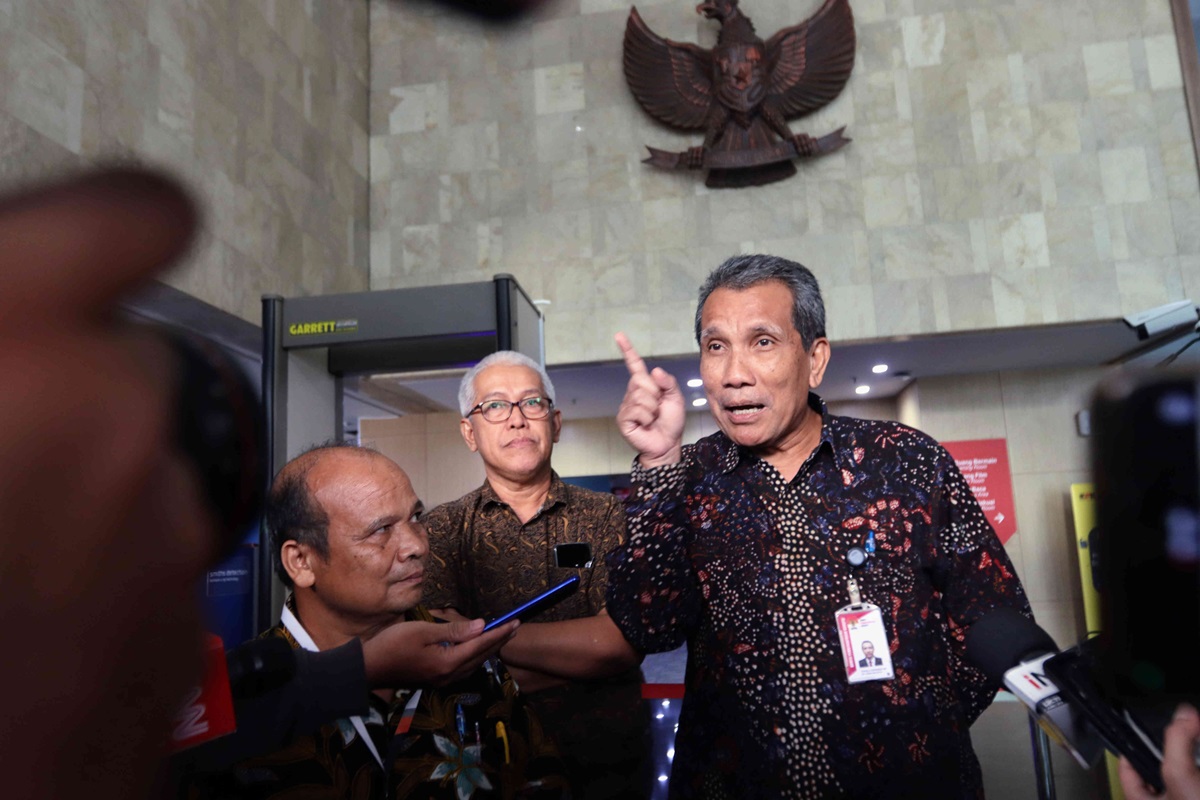 Deputi Pencegahan dan Monitoring KPK Pahala Nainggolan menegaskan haram bagi guru berstatus PNS meminta THR ke murid.