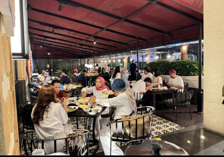 Buka puasa dengan sajian Nusantara di Hotel De Paviljoen Bandung.