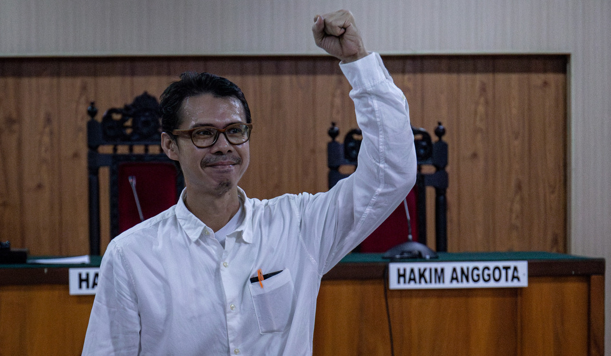 Aktivis lingkungan Karimunjawa Daniel Frits Maurits di PN Jepara.