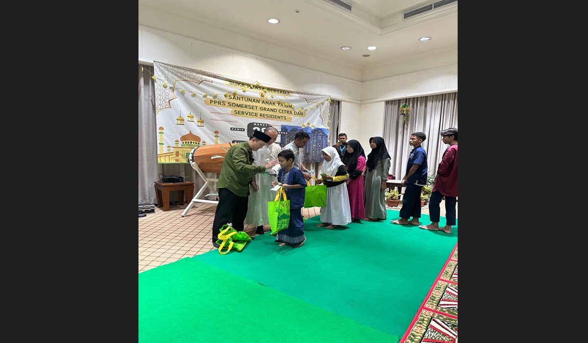 Pemberian santuan kepada anak yatim dari Somerset Grand Citra