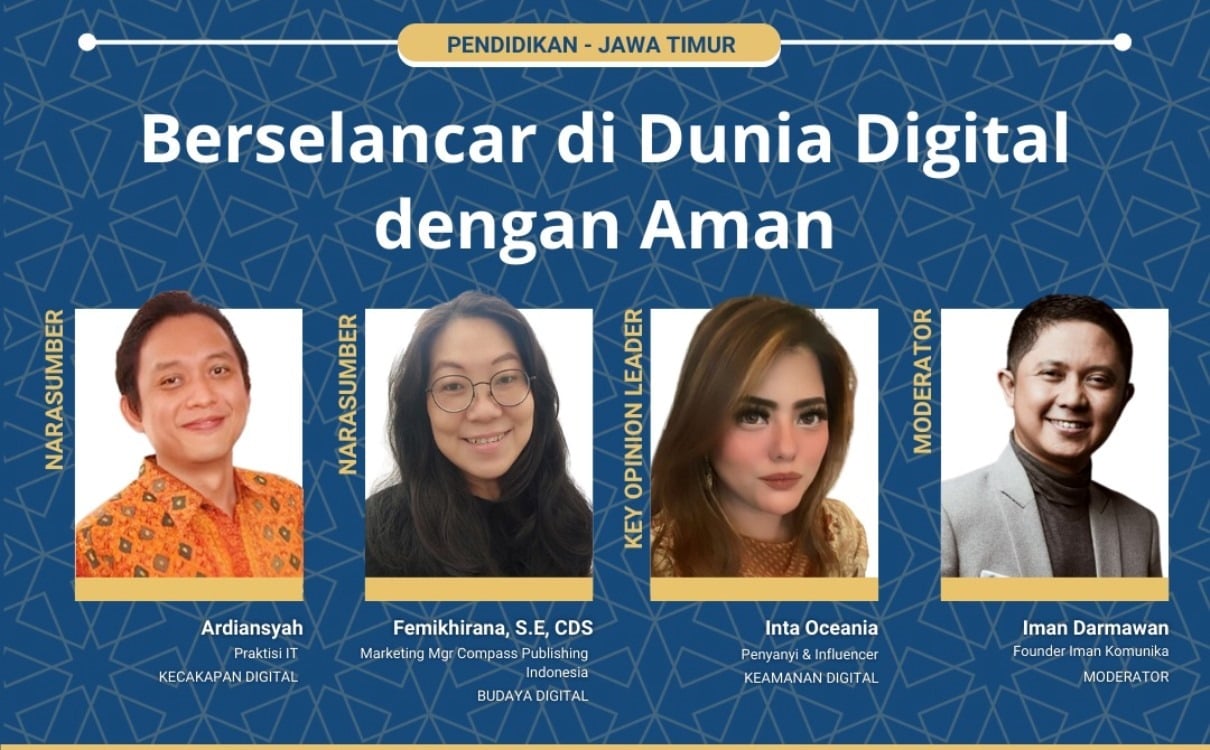 Pembicara dalam webinar literasi digital .