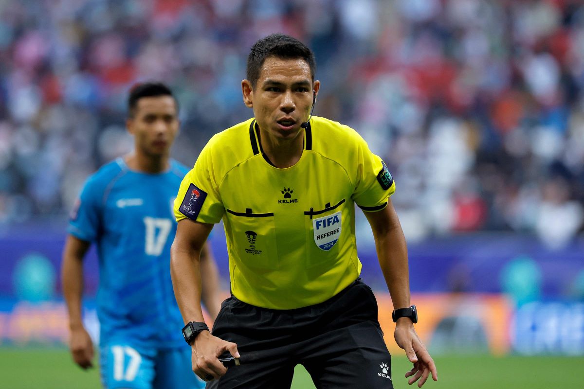 Sivakorn Pu-udom, wasit yang akan mengawasi VAR pada laga Indonesia vs Uzbekistan.