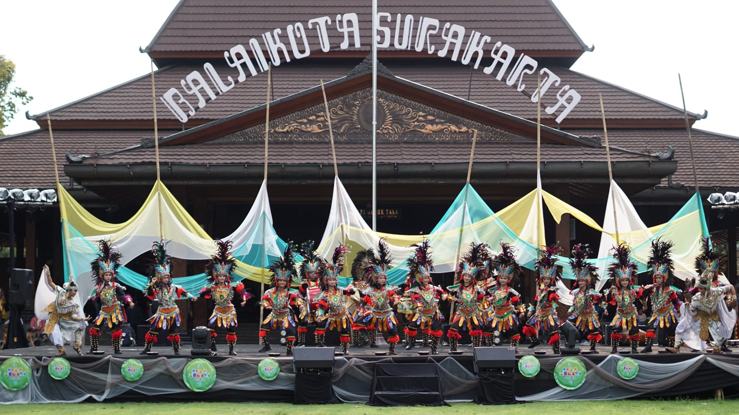 Ratusan penari berpentas di ajang Solo Menari 2024