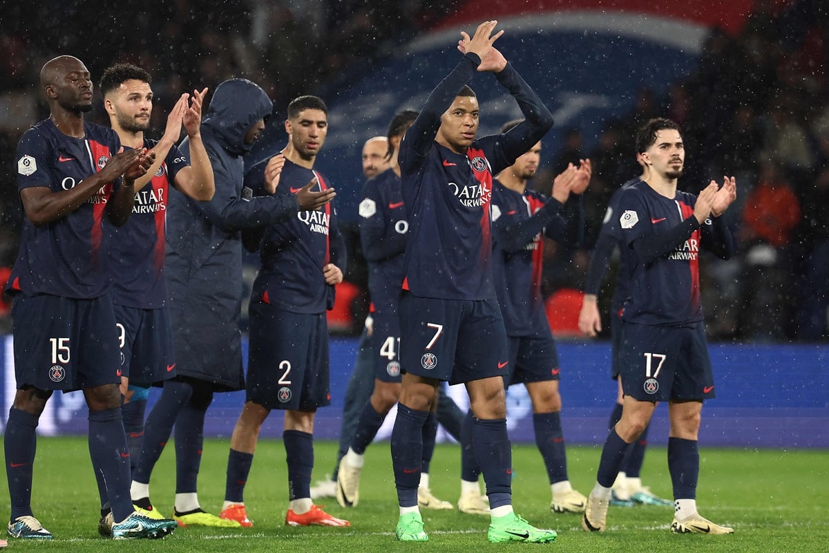 Paris Saint-Germain (PSG) secara resmi menjadi juara Ligue 1 setelah pesaing terdekat mereka, Monaco, kalah 3-2 dari Lyon. 