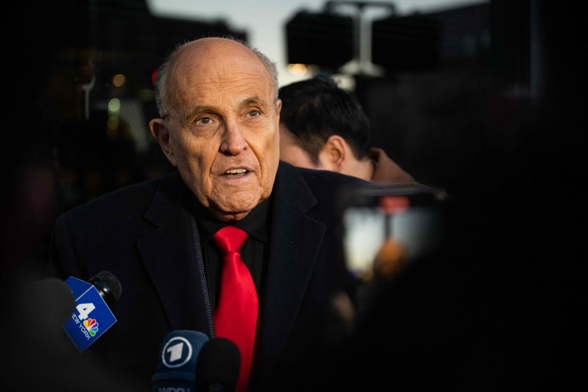 Pengacara mantan presiden Donald Trump, Rudy Giuliani, di antara 18 orang yang didakwa.