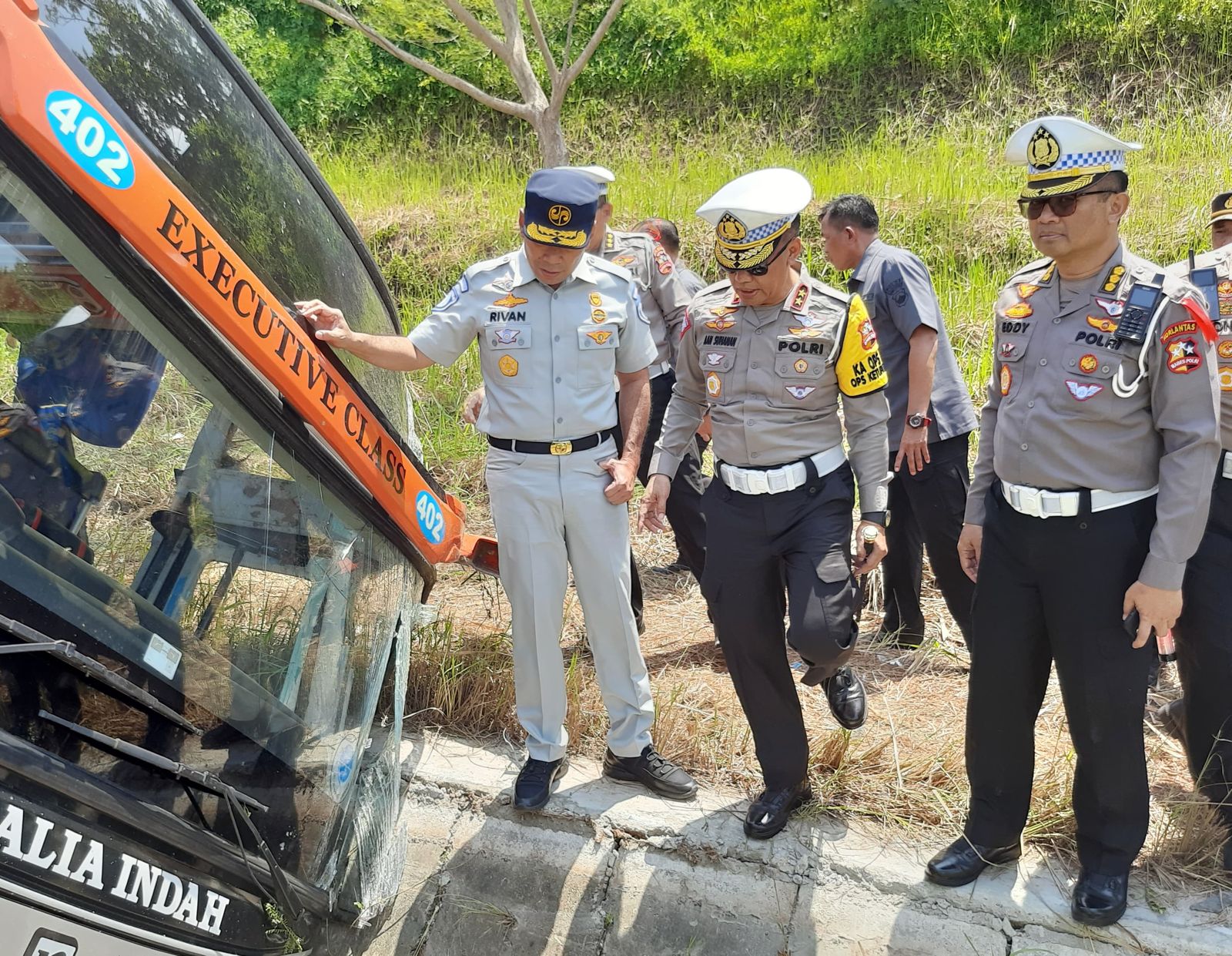 Direktur Utama Jasa Raharja Rivan A Purwantono melakukan survei ke lokasi kejadian kecelakaan Bus Rosalia Indah