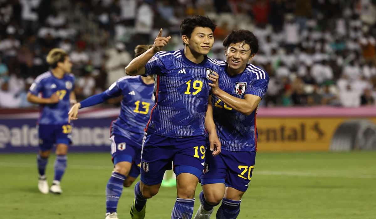 Pemain timnas Jepang melakukan selebrasi usai mencetak gol ke gawang Irak di laga semifinal Piala Asia U-23. 