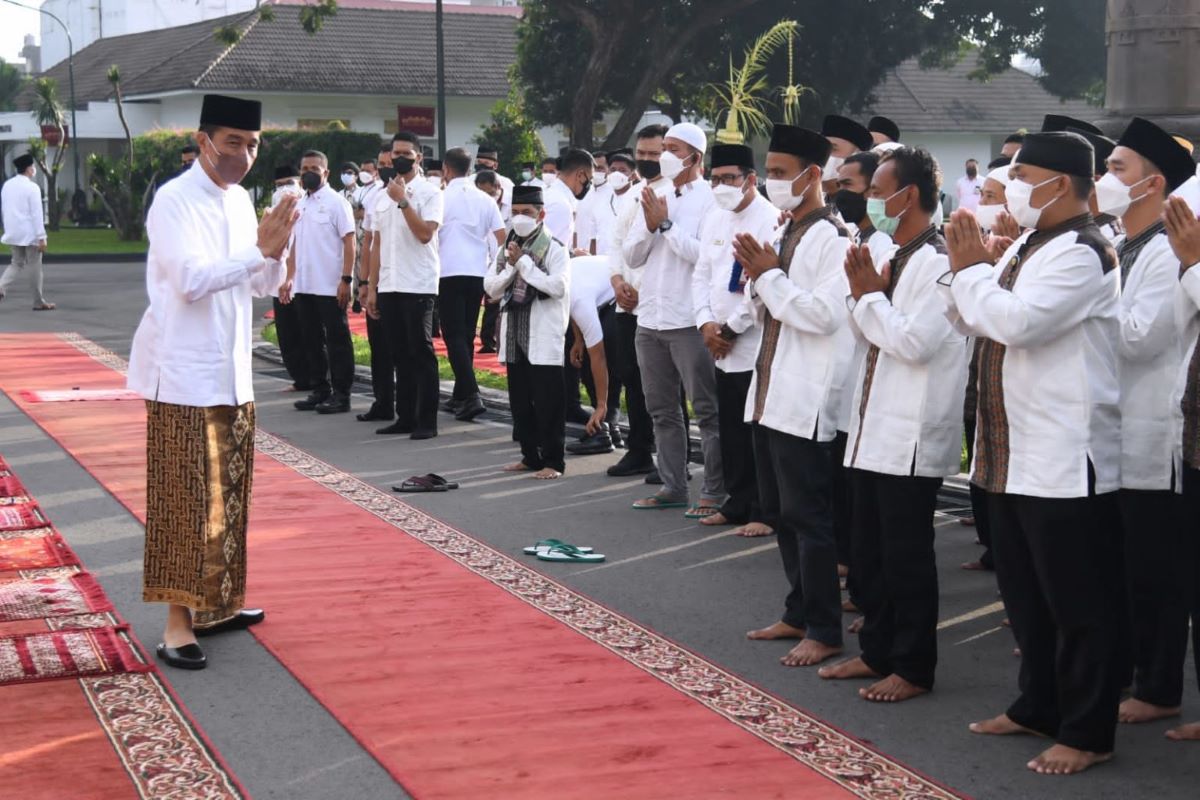 Presiden Joko Widodo menunaikan salat Idul Fitri beberapa tahun lalu.