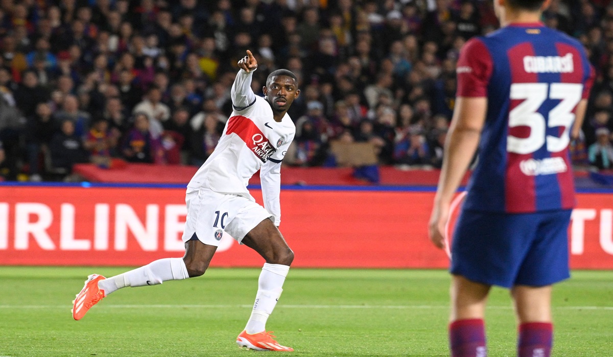 Penyerang PSG Ousmane Dembele melakukan selebrasi usai mencetak gol ke gawang Barcelona di laga Liga Champions.