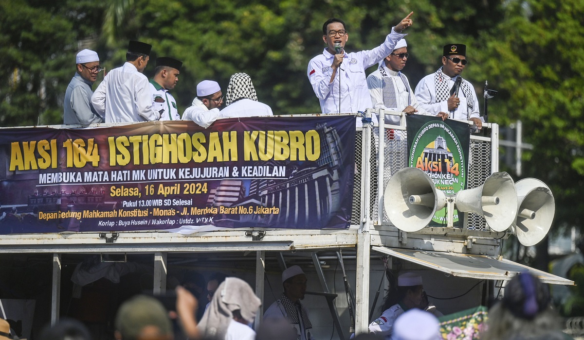 Aksi massa menuntut Mahkamah Konstitusi (MK) dapat memutus sengketa Pilpres 2024 dengan adil