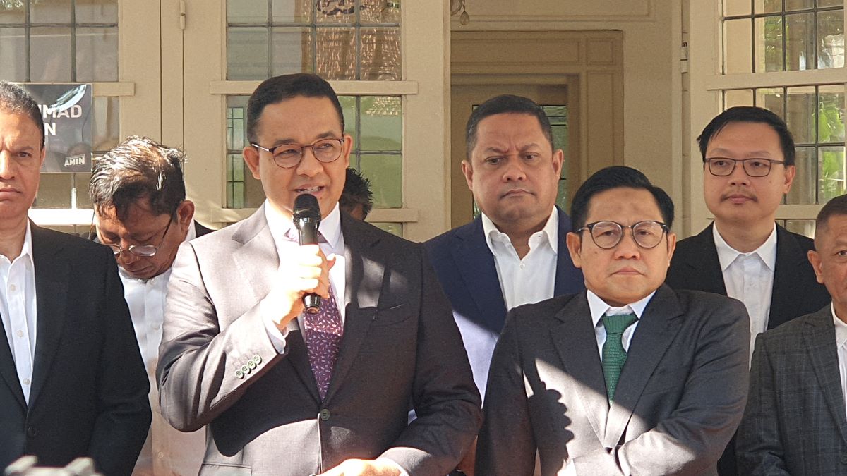 Calon presiden dan wakil presiden Anies Baswedan dan Muhaimin Iskandar menggelar konferensi pers sebelum berangkat ke MK.
