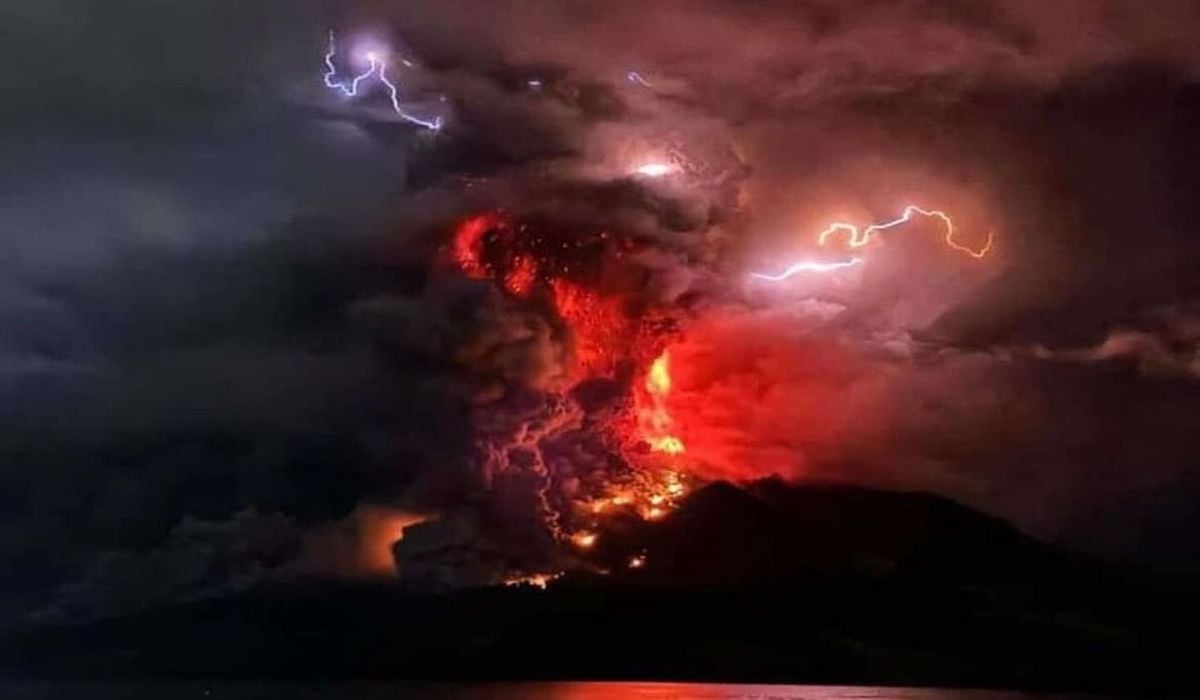 Erupsi Gunung Ruang Sulawesi Utara