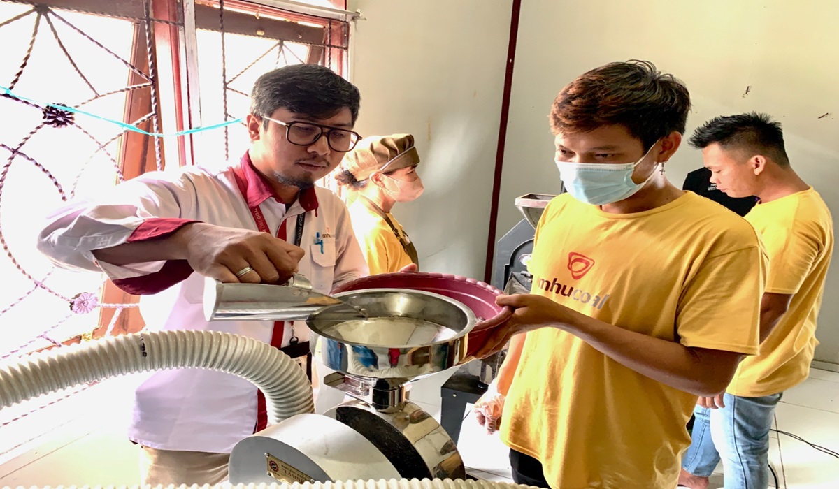 Proses produksi cokelat di Rumah Cokelat Lung Anai.