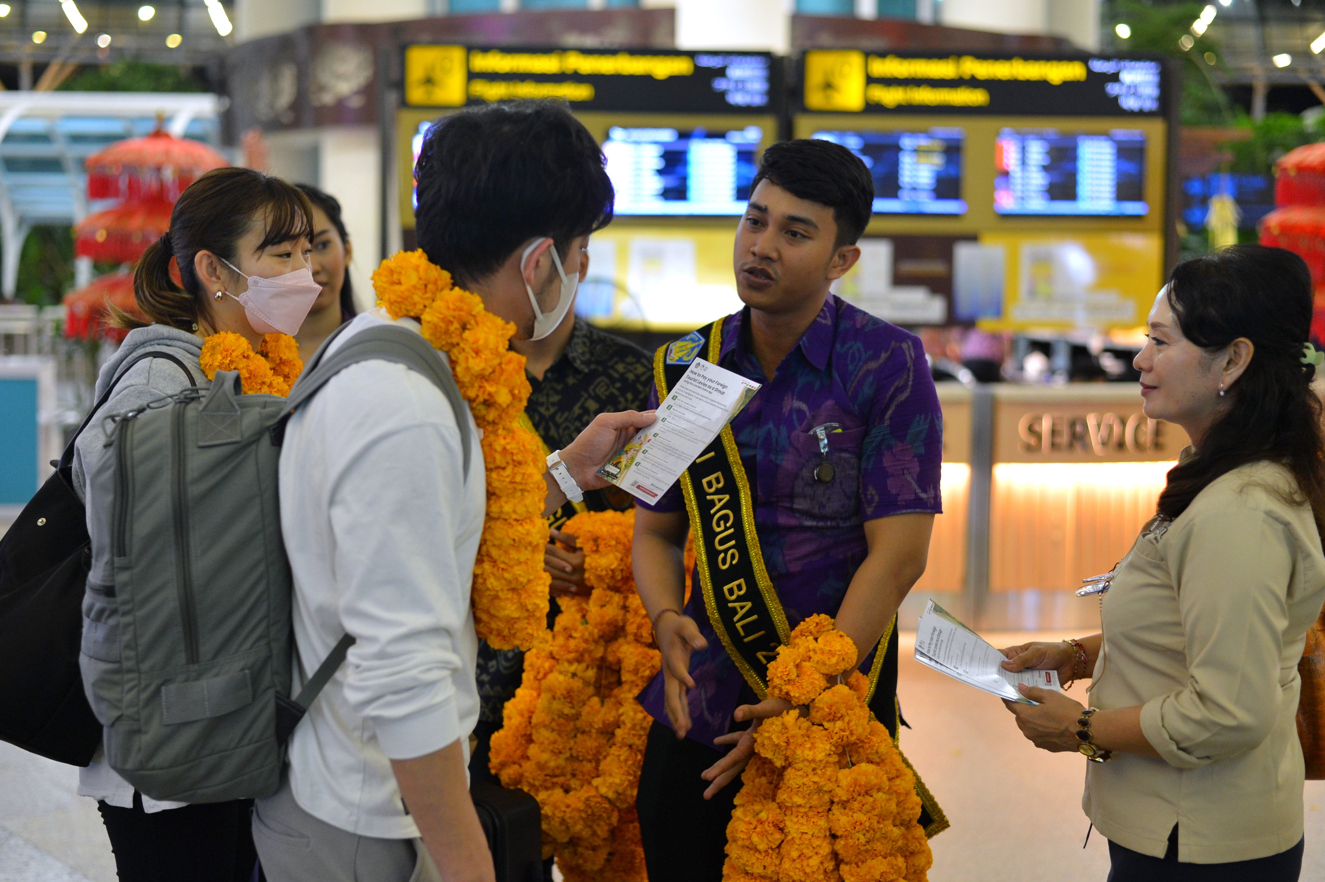 Wisatawan asing di Bandara Ngurah Rai, Bali.