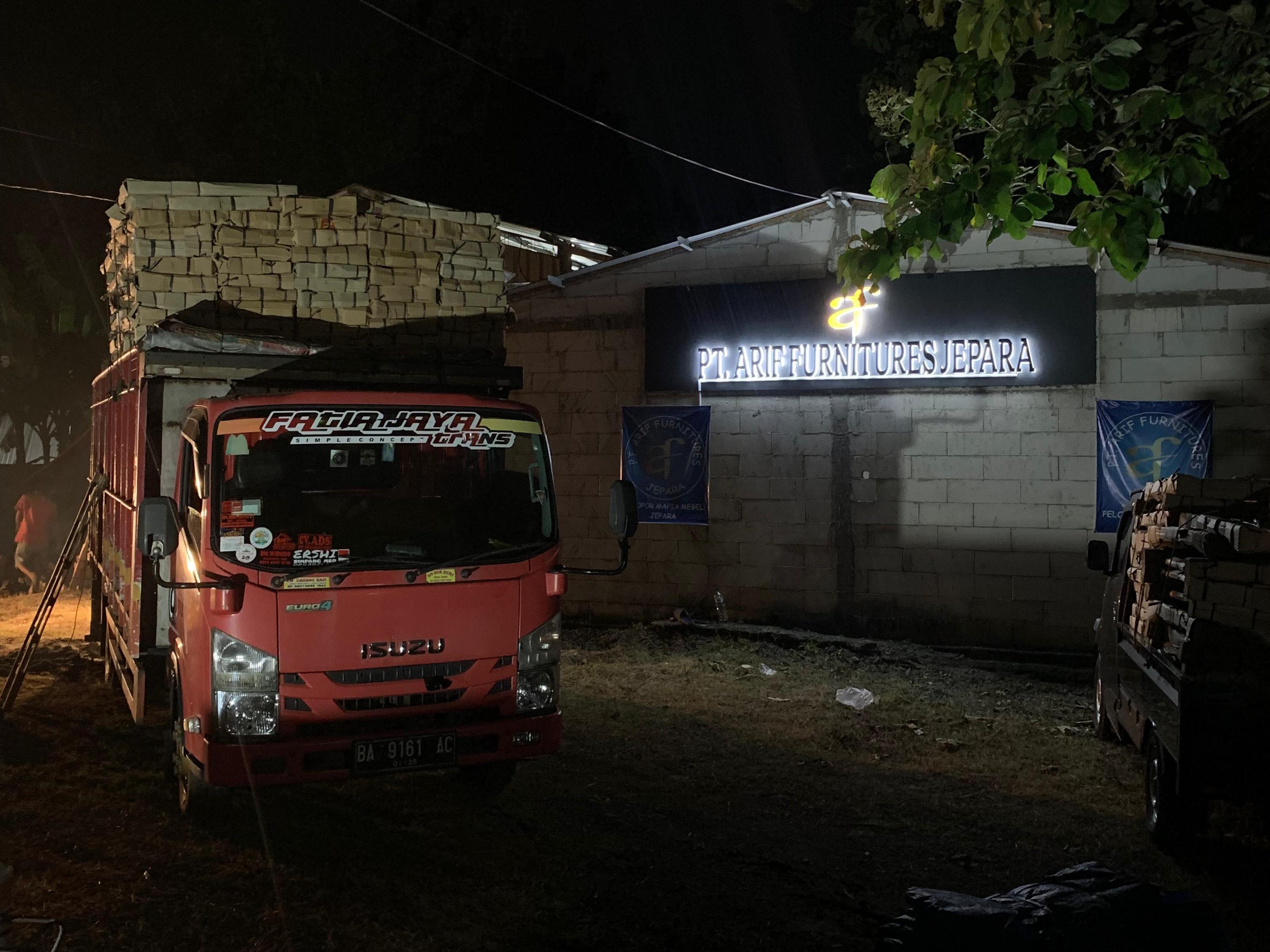 Pengerajin furniture asal Jepara yang sukses memasarkan bisnisnya hingga ke mancanegara