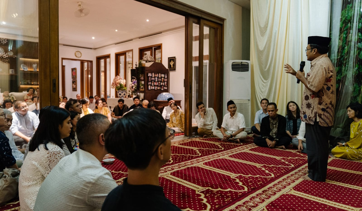 Pemikir kebinekaan Sukidi saat buka puasa bersama di kediaman tokoh Partai Golkar, Dr. Akbar Tandjung