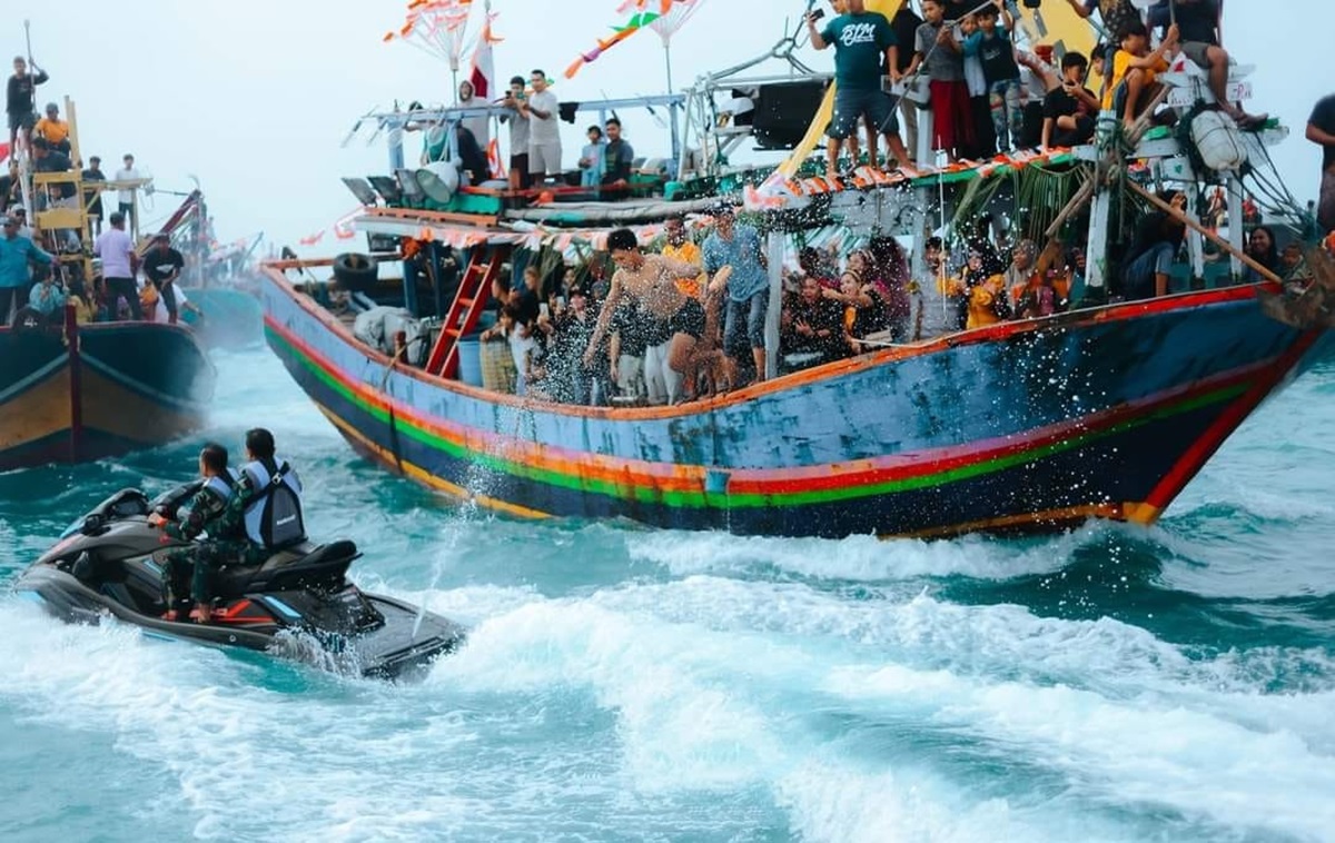 Tradisi syawalan Lumban di Jepara