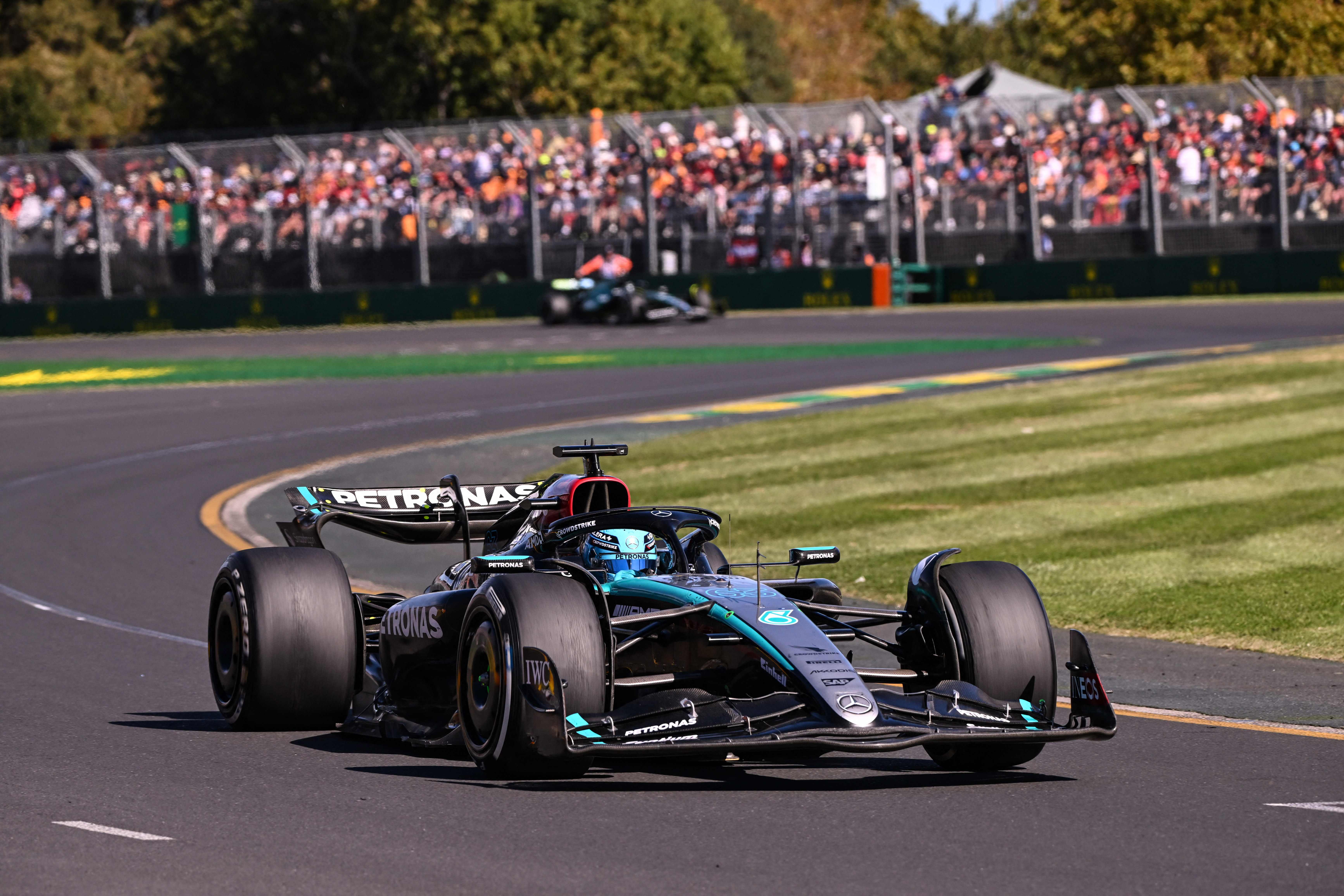 Pembalap FI dari tim Mercedes George Russell