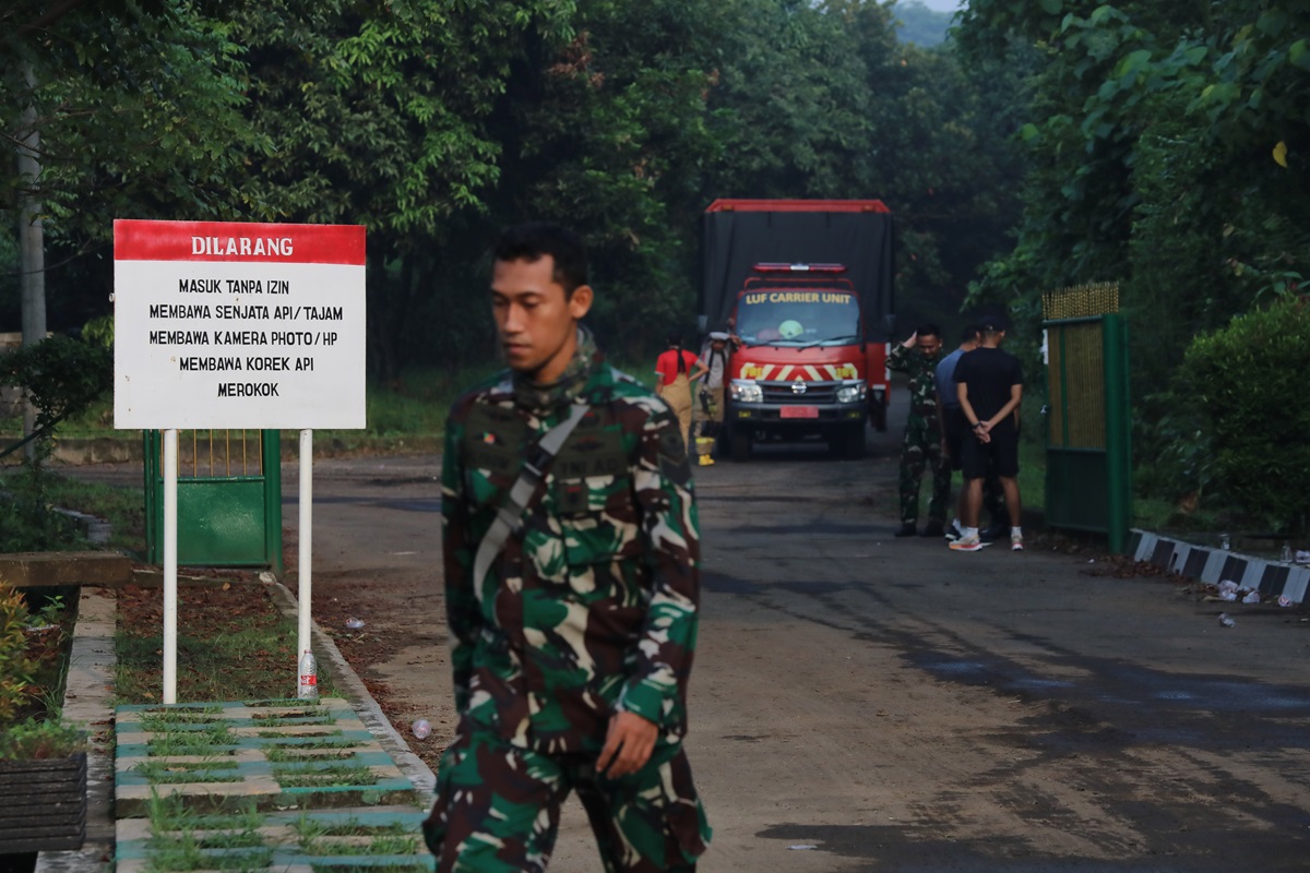 Kepala Dinas Penerangan AD dan Kepala Penerangan Komando Daerah Militer Jayakarta mengatakan relokasi gudang amunisi perlu pertimbangan