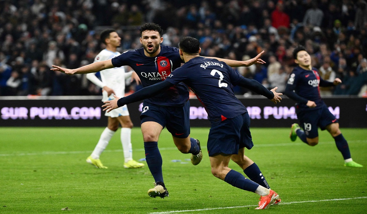 Penyerang PSG Goncalo Ramos melakukan selebrasi usai mencetak gol ke gawang Marseille di laga Ligue 1.