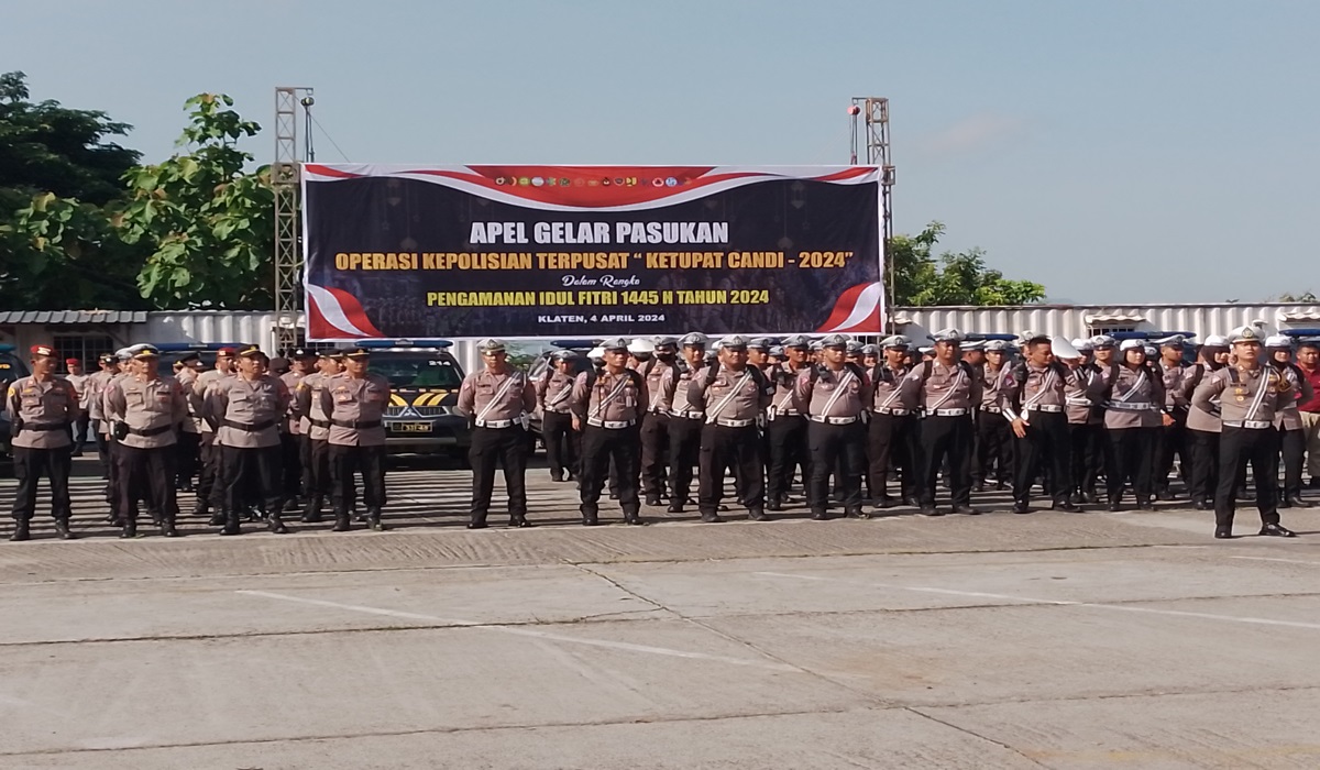 Apel gelar pasukan Operasi Ketupat Candi 2024 di lapangan KSDC Polres Klaten. 