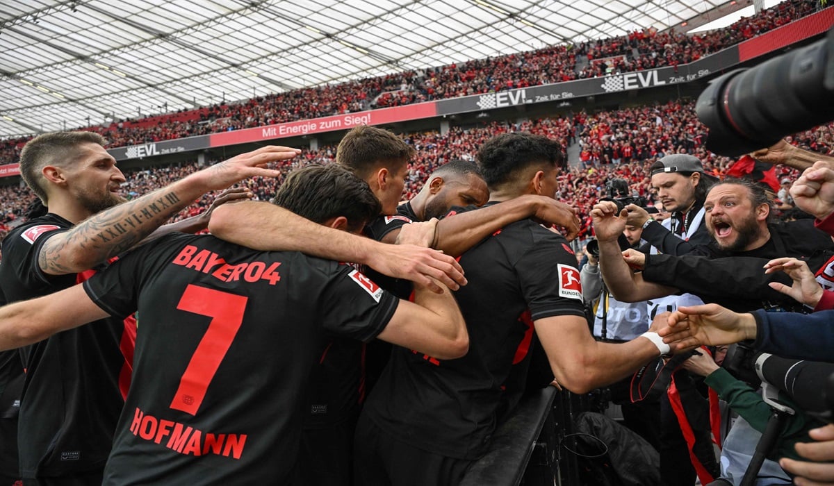 Para pemain Bayer Leverkusen melakukan selebrasi usai mencetak gol ke gawang Werder Bremen di laga Bundesliga.