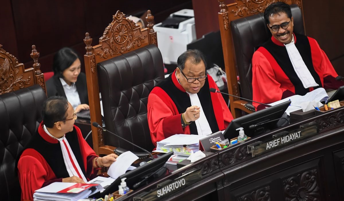 Ketua Mahkamah Konstitusi (MK) Suhartoyo dan Hakim Konstitusi Arief Hidayat saat berlangsung sidang lanjutan sengketa Pilpres.