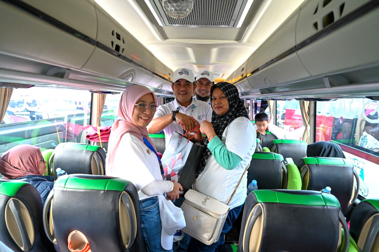 PT Semen Indonesia (Persero) Tbk (SIG) memberangkatkan secara gratis 880 pemudik ke berbagai daerah tujuan.