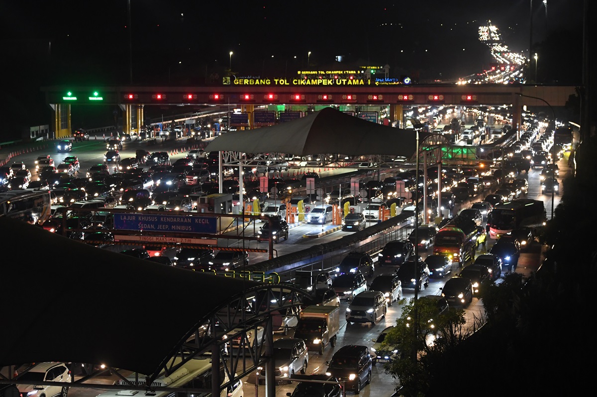 Korlantas Polri mengungkapkan tingkat kecelakaan selama arus mudik dan balik Lebaran 2024 mengalami penurunan 13% dibandingkan tahun lalu.