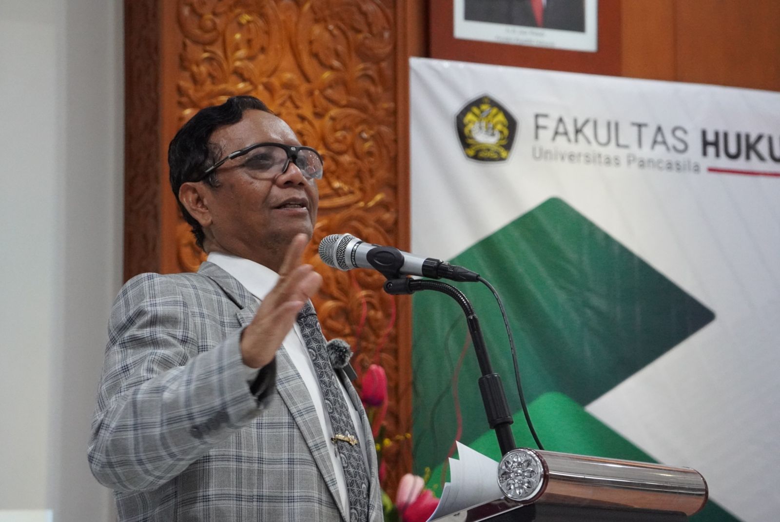 Prof Dr Mahfud MD SH SU MIP