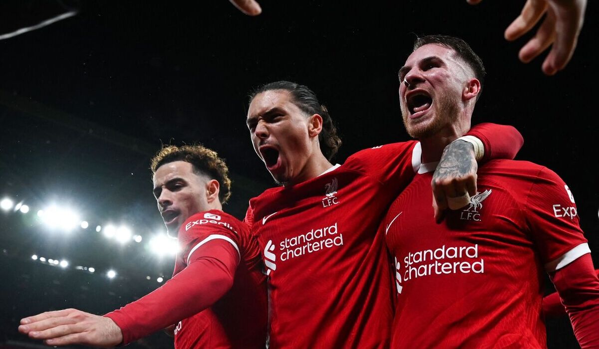 Tiga pemain Liverpool. Alexis Mac Allister, Darwin Nunez, dan Curtis Jones.