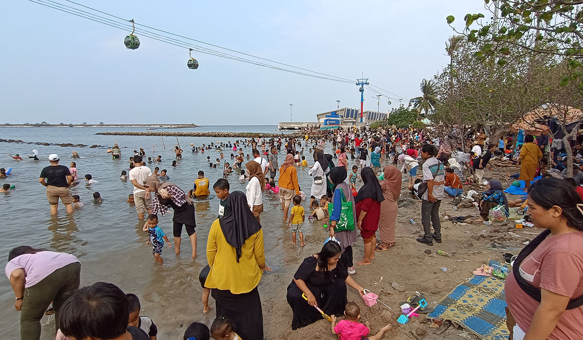 Pantai Ancol, Jakarta.